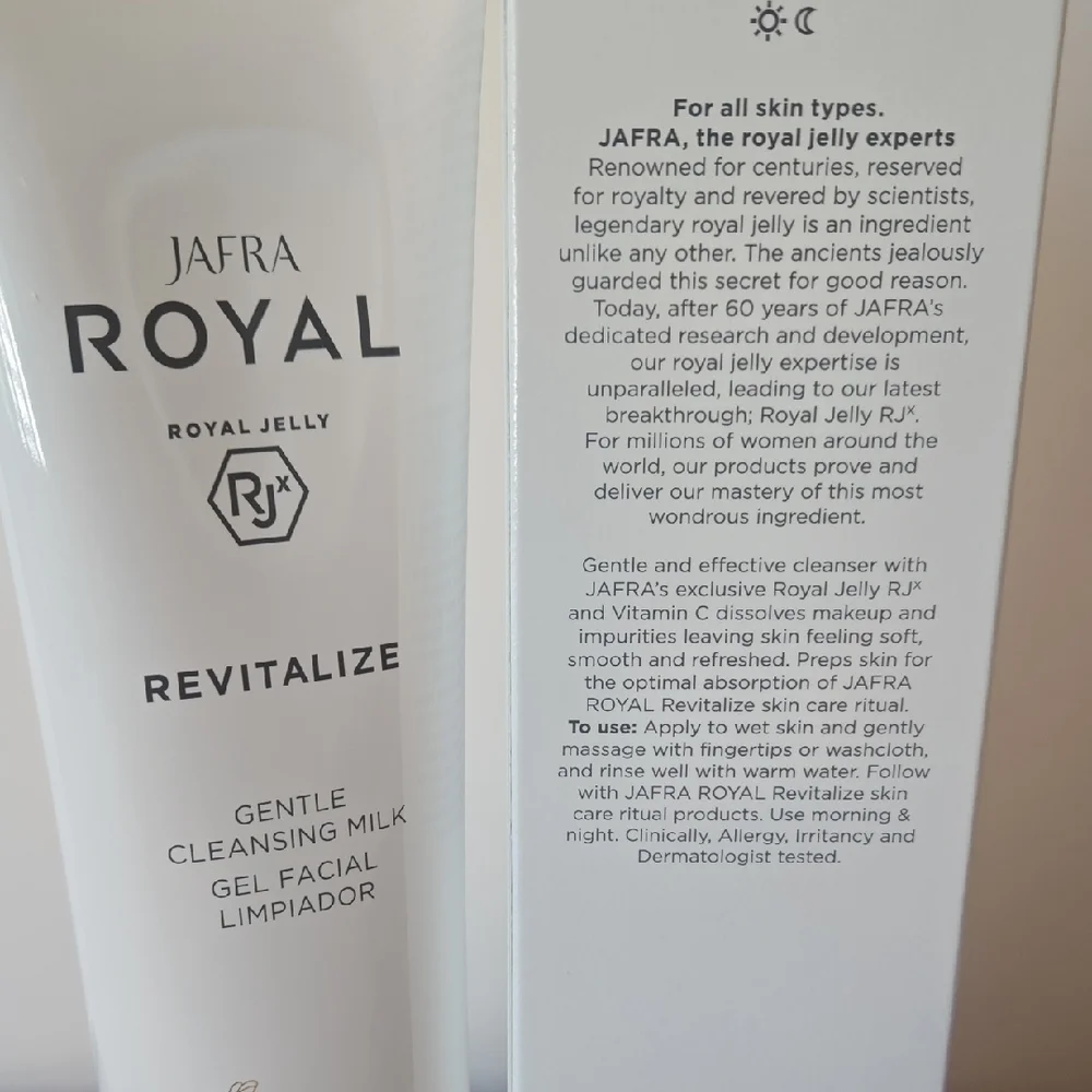 JAFRA Royal Revitalize Gentle Cleansing Milk 4.2 oz – Hydrating Cleanser – NWT